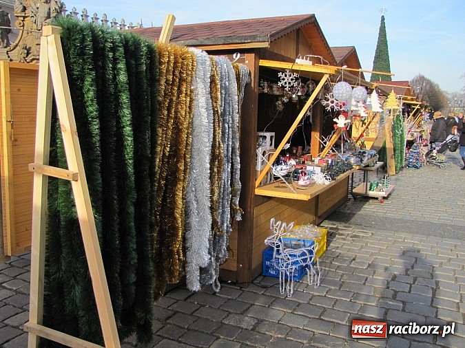 Zdjęcie w galerii na portalu naszraciborz.pl: Rozkręca się świąteczny jarmark na rynku wiadomości z regionu