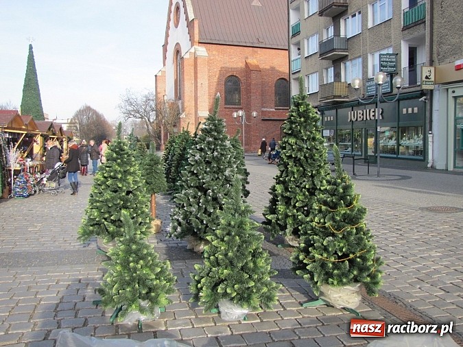 Zdjęcie w galerii na portalu naszraciborz.pl: Rozkręca się świąteczny jarmark na rynku wiadomości z regionu