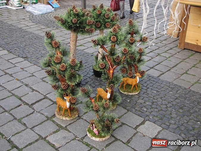 Zdjęcie w galerii na portalu naszraciborz.pl: Rozkręca się świąteczny jarmark na rynku wiadomości z regionu