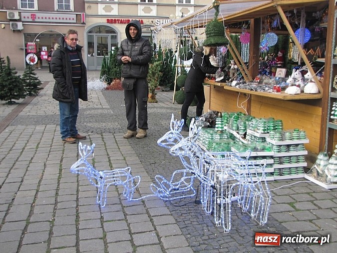 Zdjęcie w galerii na portalu naszraciborz.pl: Rozkręca się świąteczny jarmark na rynku wiadomości z regionu