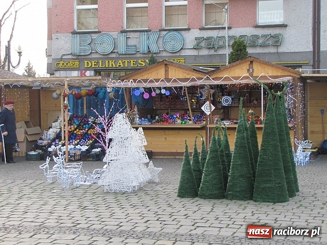 Zdjęcie w galerii na portalu naszraciborz.pl: Rozkręca się świąteczny jarmark na rynku wiadomości z regionu