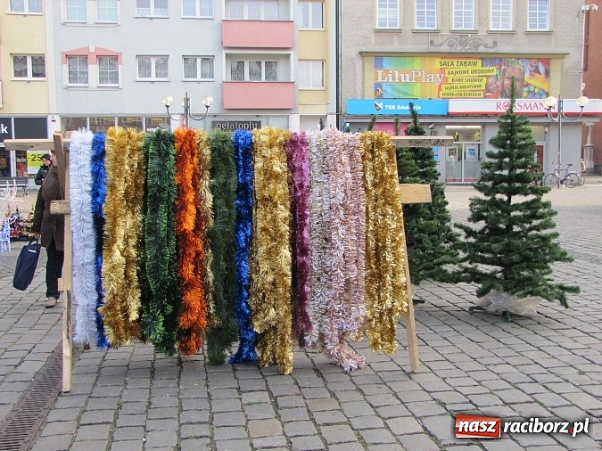 Zdjęcie w galerii na portalu naszraciborz.pl: Rozkręca się świąteczny jarmark na rynku wiadomości z regionu