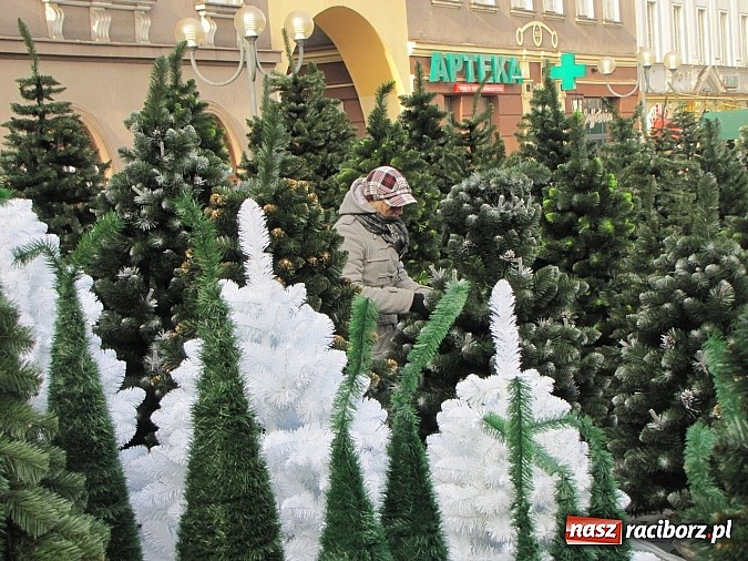 Zdjęcie w galerii na portalu naszraciborz.pl: Rozkręca się świąteczny jarmark na rynku wiadomości z regionu