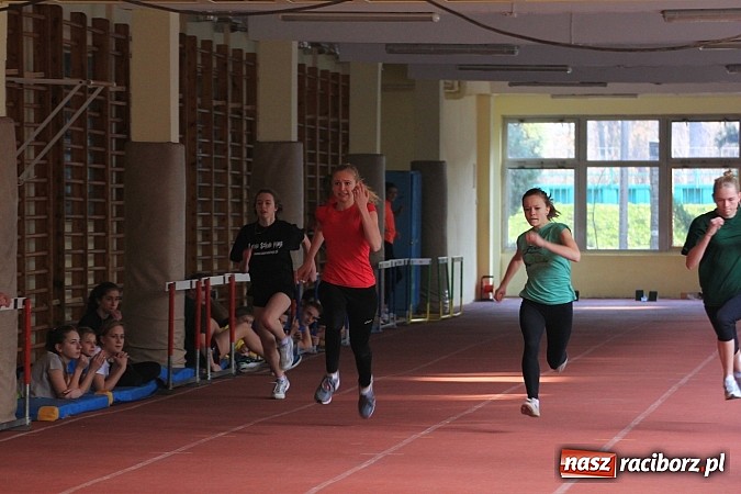 Zdjęcie w galerii na portalu naszraciborz.pl: Młodzi lekkoatleci rywalizowali w ZSOMS wiadomości z regionu