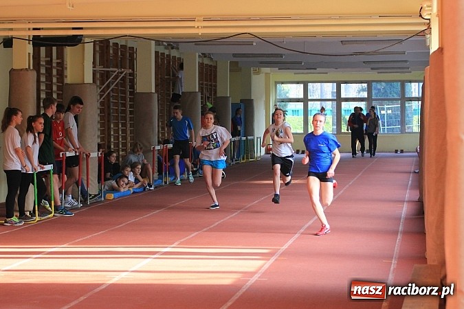 Zdjęcie w galerii na portalu naszraciborz.pl: Młodzi lekkoatleci rywalizowali w ZSOMS wiadomości z regionu