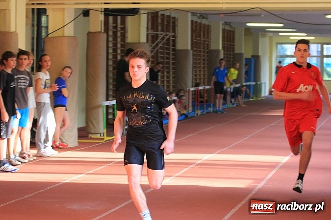 Zdjęcie w galerii na portalu naszraciborz.pl: Młodzi lekkoatleci rywalizowali w ZSOMS wiadomości z regionu