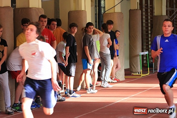 Zdjęcie w galerii na portalu naszraciborz.pl: Młodzi lekkoatleci rywalizowali w ZSOMS wiadomości z regionu