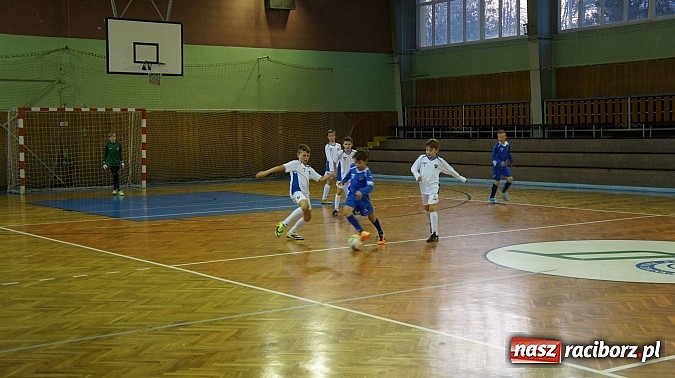 Zdjęcie w galerii na portalu naszraciborz.pl: Młodzi adepci futbolu z Tworkowa trenowali z Banikiem Ostrava wiadomości z regionu