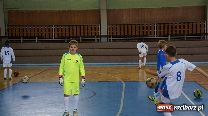 Zdjęcie w galerii na portalu naszraciborz.pl: Młodzi adepci futbolu z Tworkowa trenowali z Banikiem Ostrava wiadomości z regionu