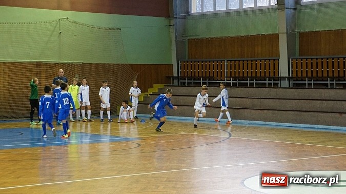 Zdjęcie w galerii na portalu naszraciborz.pl: Młodzi adepci futbolu z Tworkowa trenowali z Banikiem Ostrava wiadomości z regionu