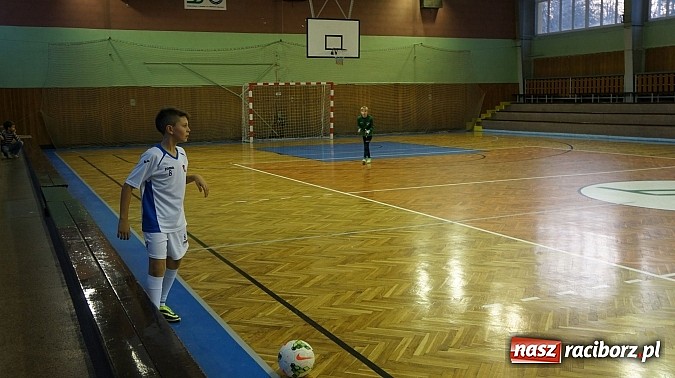 Zdjęcie w galerii na portalu naszraciborz.pl: Młodzi adepci futbolu z Tworkowa trenowali z Banikiem Ostrava wiadomości z regionu