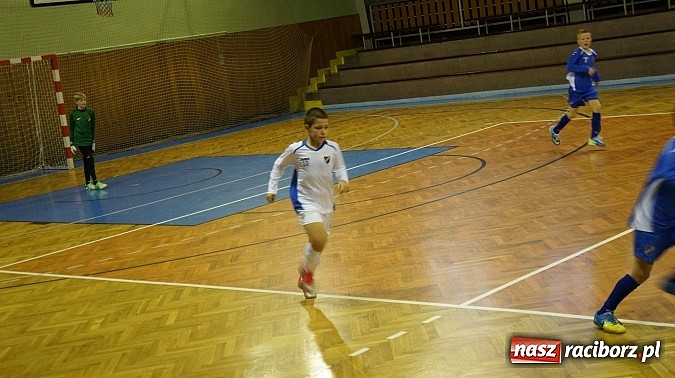 Zdjęcie w galerii na portalu naszraciborz.pl: Młodzi adepci futbolu z Tworkowa trenowali z Banikiem Ostrava wiadomości z regionu