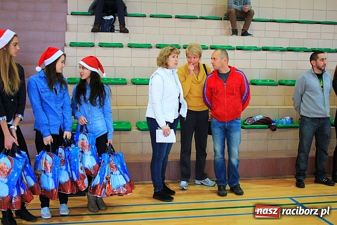 Zdjęcie w galerii na portalu naszraciborz.pl: Mikołajkowy Turniej Piłki Siatkowej w Rudniku wiadomości z regionu