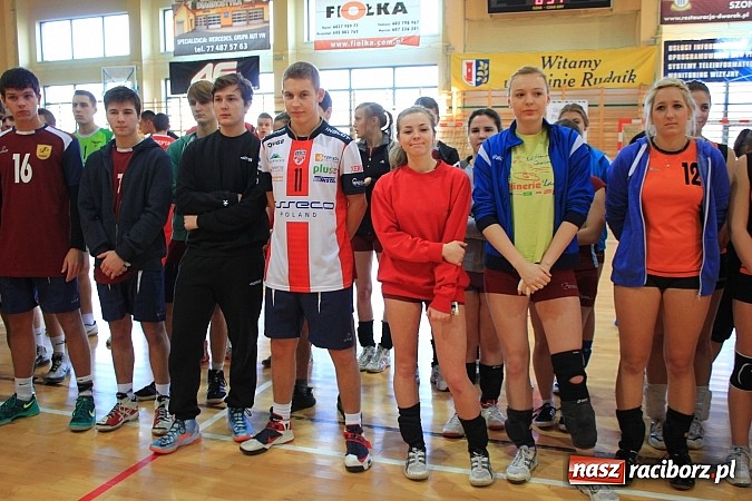 Zdjęcie w galerii na portalu naszraciborz.pl: Mikołajkowy Turniej Piłki Siatkowej w Rudniku wiadomości z regionu