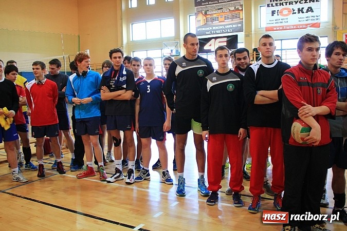 Zdjęcie w galerii na portalu naszraciborz.pl: Mikołajkowy Turniej Piłki Siatkowej w Rudniku wiadomości z regionu