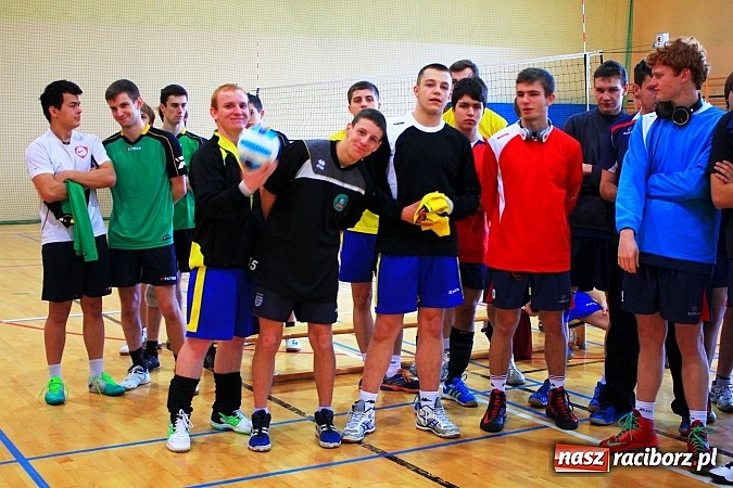 Zdjęcie w galerii na portalu naszraciborz.pl: Mikołajkowy Turniej Piłki Siatkowej w Rudniku wiadomości z regionu