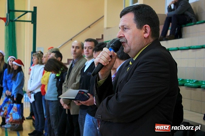 Zdjęcie w galerii na portalu naszraciborz.pl: Mikołajkowy Turniej Piłki Siatkowej w Rudniku wiadomości z regionu