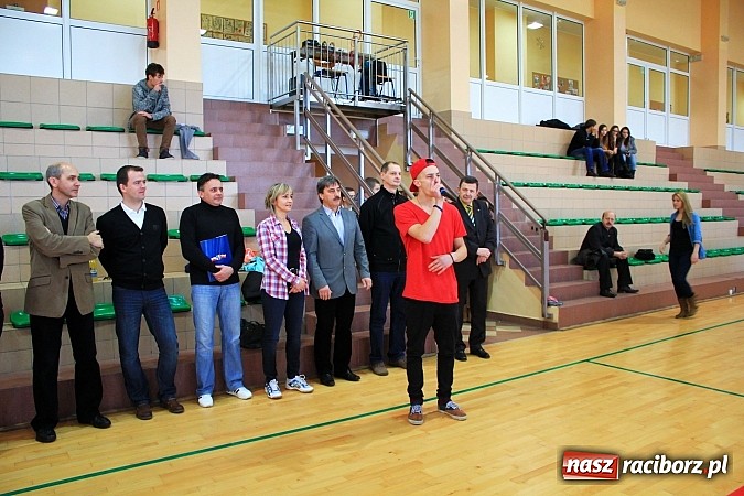 Zdjęcie w galerii na portalu naszraciborz.pl: Mikołajkowy Turniej Piłki Siatkowej w Rudniku wiadomości z regionu