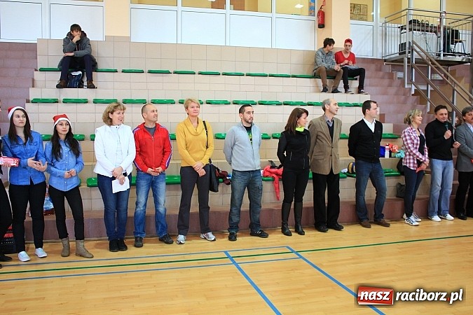 Zdjęcie w galerii na portalu naszraciborz.pl: Mikołajkowy Turniej Piłki Siatkowej w Rudniku wiadomości z regionu