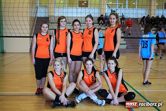 Zdjęcie w galerii na portalu naszraciborz.pl: Mikołajkowy Turniej Piłki Siatkowej w Rudniku wiadomości z regionu