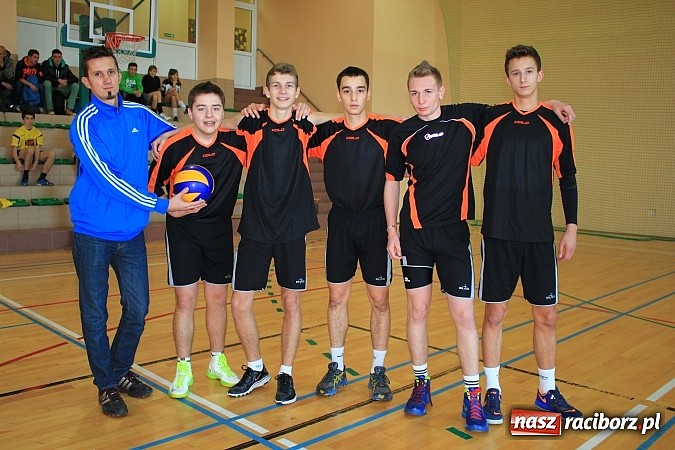 Zdjęcie w galerii na portalu naszraciborz.pl: Mikołajkowy Turniej Piłki Siatkowej w Rudniku wiadomości z regionu