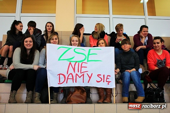 Zdjęcie w galerii na portalu naszraciborz.pl: Mikołajkowy Turniej Piłki Siatkowej w Rudniku wiadomości z regionu