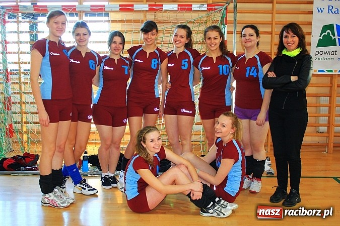 Zdjęcie w galerii na portalu naszraciborz.pl: Mikołajkowy Turniej Piłki Siatkowej w Rudniku wiadomości z regionu