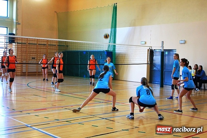 Zdjęcie w galerii na portalu naszraciborz.pl: Mikołajkowy Turniej Piłki Siatkowej w Rudniku wiadomości z regionu