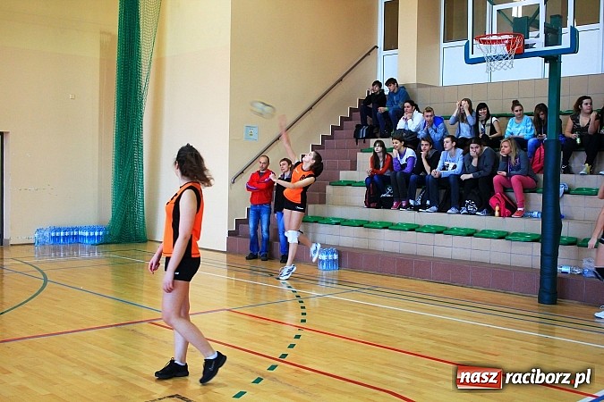 Zdjęcie w galerii na portalu naszraciborz.pl: Mikołajkowy Turniej Piłki Siatkowej w Rudniku wiadomości z regionu