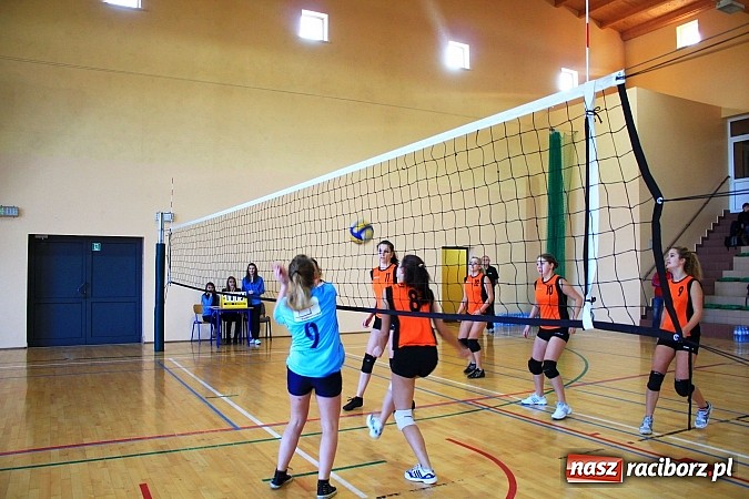 Zdjęcie w galerii na portalu naszraciborz.pl: Mikołajkowy Turniej Piłki Siatkowej w Rudniku wiadomości z regionu