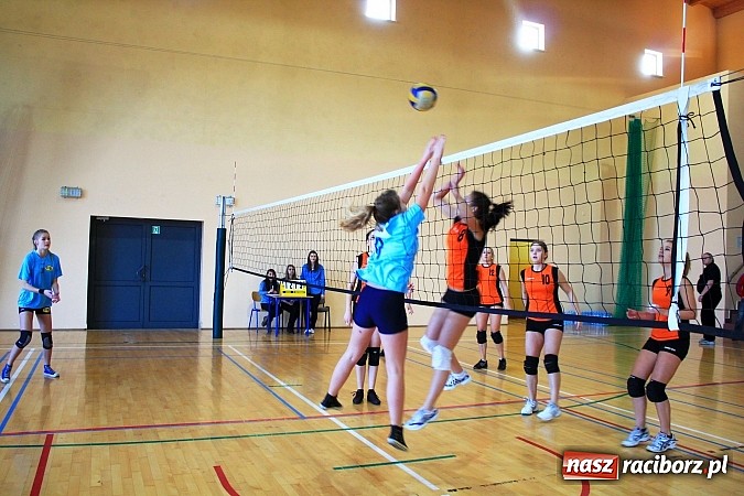 Zdjęcie w galerii na portalu naszraciborz.pl: Mikołajkowy Turniej Piłki Siatkowej w Rudniku wiadomości z regionu