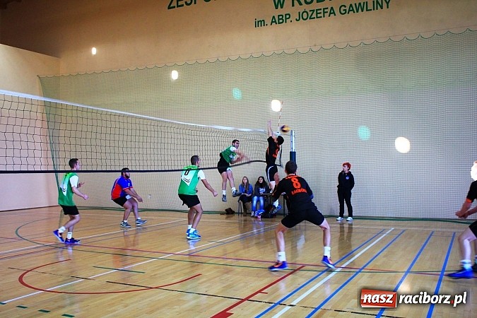 Zdjęcie w galerii na portalu naszraciborz.pl: Mikołajkowy Turniej Piłki Siatkowej w Rudniku wiadomości z regionu