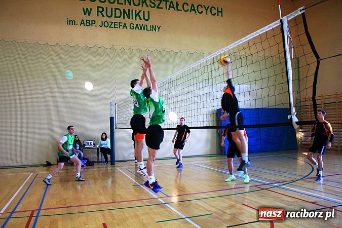 Zdjęcie w galerii na portalu naszraciborz.pl: Mikołajkowy Turniej Piłki Siatkowej w Rudniku wiadomości z regionu