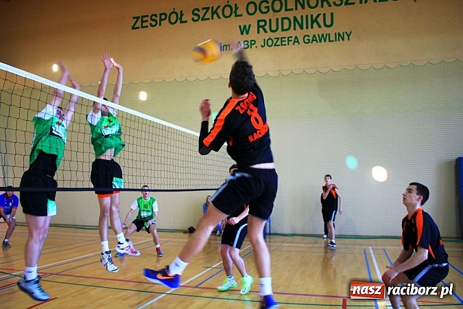 Zdjęcie w galerii na portalu naszraciborz.pl: Mikołajkowy Turniej Piłki Siatkowej w Rudniku wiadomości z regionu
