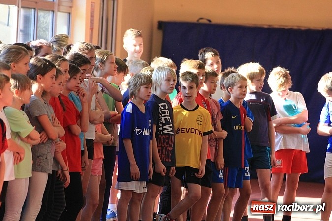 Zdjęcie w galerii na portalu naszraciborz.pl: Lekkoatletyczne zmagania uczni&oacute;w w ZSOMS wiadomości z regionu