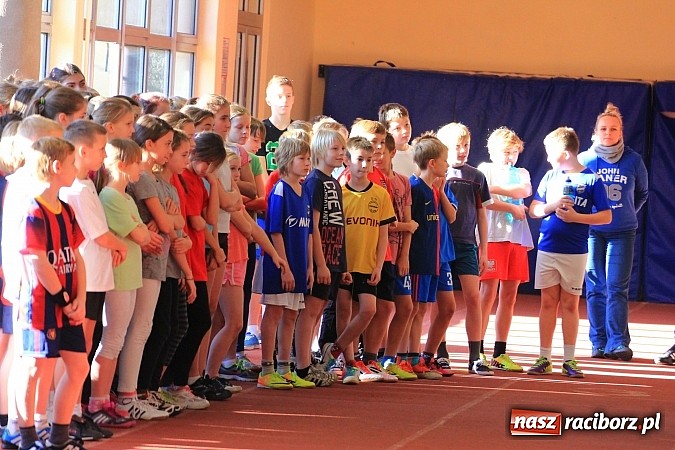 Zdjęcie w galerii na portalu naszraciborz.pl: Lekkoatletyczne zmagania uczni&oacute;w w ZSOMS wiadomości z regionu