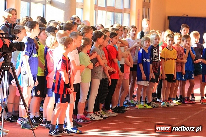 Zdjęcie w galerii na portalu naszraciborz.pl: Lekkoatletyczne zmagania uczni&oacute;w w ZSOMS wiadomości z regionu