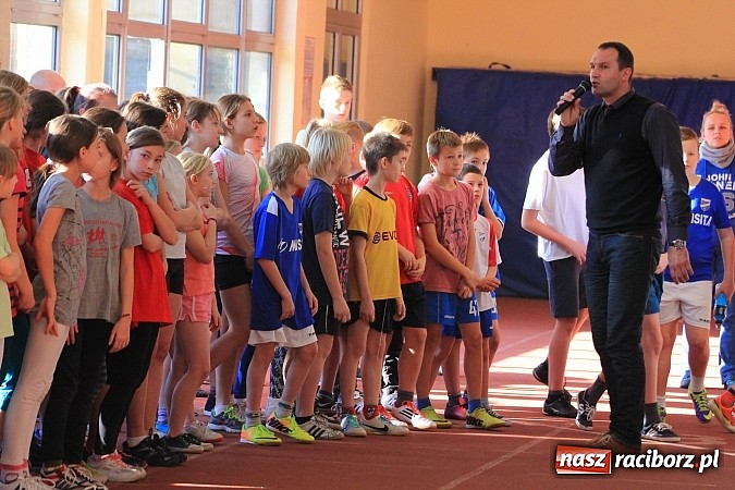 Zdjęcie w galerii na portalu naszraciborz.pl: Lekkoatletyczne zmagania uczni&oacute;w w ZSOMS wiadomości z regionu