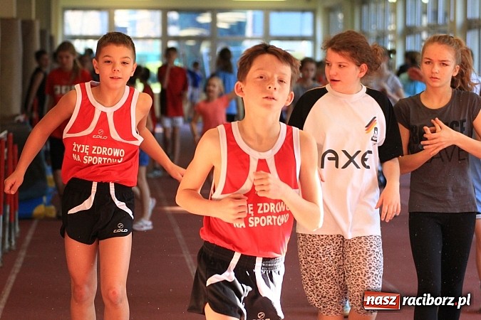 Zdjęcie w galerii na portalu naszraciborz.pl: Lekkoatletyczne zmagania uczni&oacute;w w ZSOMS wiadomości z regionu