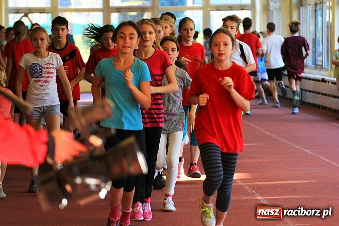Zdjęcie w galerii na portalu naszraciborz.pl: Lekkoatletyczne zmagania uczni&oacute;w w ZSOMS wiadomości z regionu