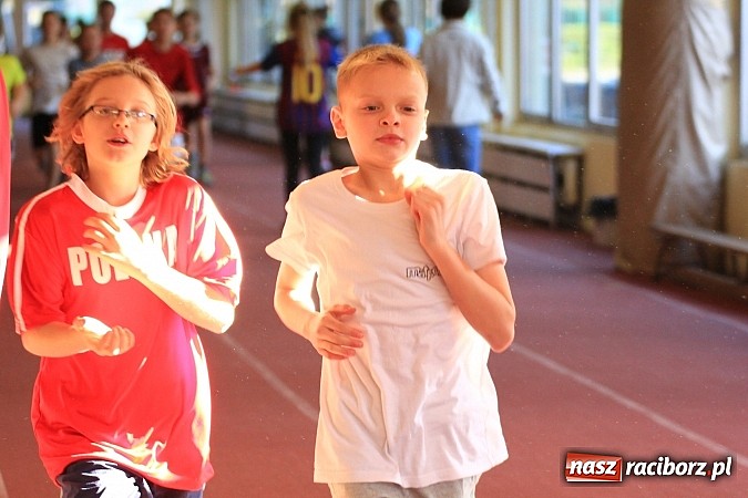 Zdjęcie w galerii na portalu naszraciborz.pl: Lekkoatletyczne zmagania uczni&oacute;w w ZSOMS wiadomości z regionu