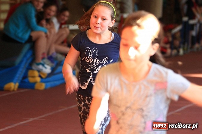 Zdjęcie w galerii na portalu naszraciborz.pl: Lekkoatletyczne zmagania uczni&oacute;w w ZSOMS wiadomości z regionu