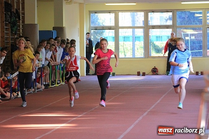 Zdjęcie w galerii na portalu naszraciborz.pl: Lekkoatletyczne zmagania uczni&oacute;w w ZSOMS wiadomości z regionu