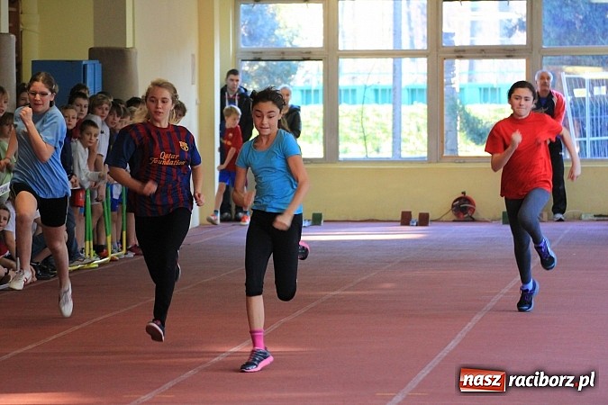Zdjęcie w galerii na portalu naszraciborz.pl: Lekkoatletyczne zmagania uczni&oacute;w w ZSOMS wiadomości z regionu