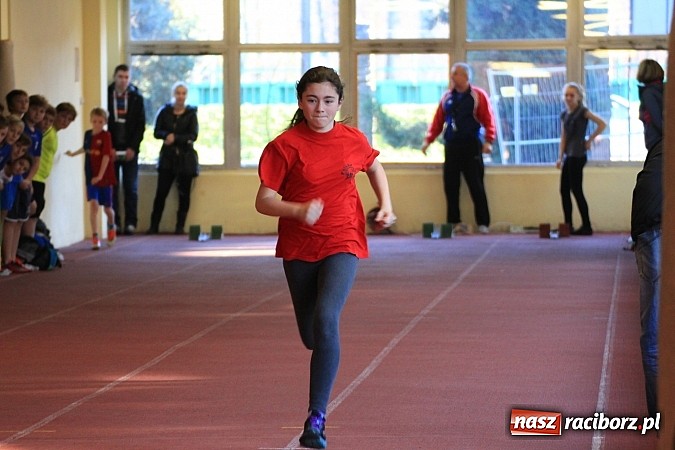 Zdjęcie w galerii na portalu naszraciborz.pl: Lekkoatletyczne zmagania uczni&oacute;w w ZSOMS wiadomości z regionu