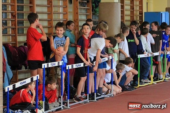 Zdjęcie w galerii na portalu naszraciborz.pl: Lekkoatletyczne zmagania uczni&oacute;w w ZSOMS wiadomości z regionu