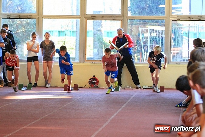 Zdjęcie w galerii na portalu naszraciborz.pl: Lekkoatletyczne zmagania uczni&oacute;w w ZSOMS wiadomości z regionu