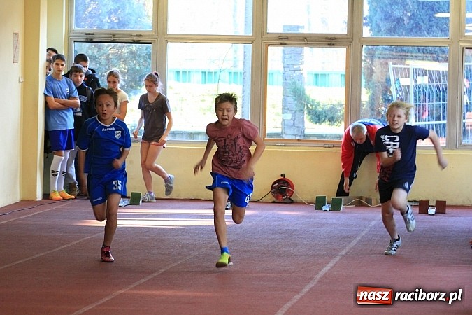 Zdjęcie w galerii na portalu naszraciborz.pl: Lekkoatletyczne zmagania uczni&oacute;w w ZSOMS wiadomości z regionu