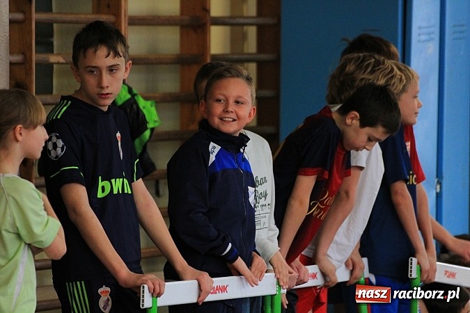 Zdjęcie w galerii na portalu naszraciborz.pl: Lekkoatletyczne zmagania uczni&oacute;w w ZSOMS wiadomości z regionu