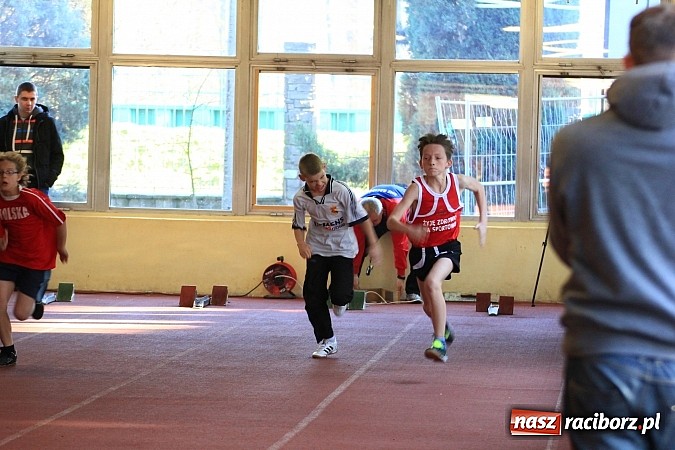 Zdjęcie w galerii na portalu naszraciborz.pl: Lekkoatletyczne zmagania uczni&oacute;w w ZSOMS wiadomości z regionu